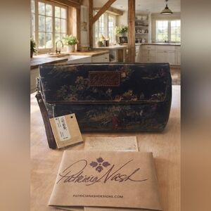 NWT Patricia Nash VALERIE fold-over Wristlet Clutch In Kent Countryside Pattern